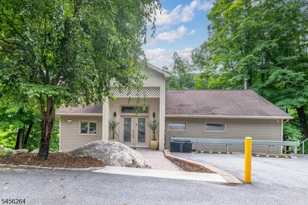 42 W Shore Dr, Vernon Twp., NJ 07462
