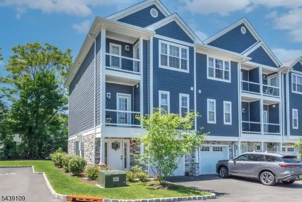 8 Deans Ct #8, Fairfield Twp., NJ 07004