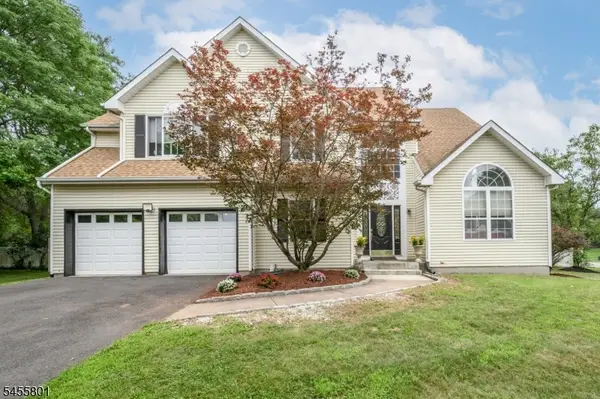 2 Garden Hills Dr, Franklin Twp., NJ 08873