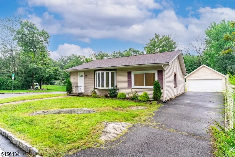 122 Orben Dr, Mount Arlington, NJ 07850 - #2