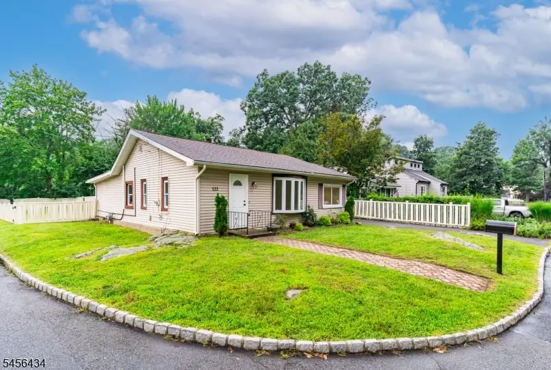 122 Orben Dr, Mount Arlington, NJ 07850 - #3