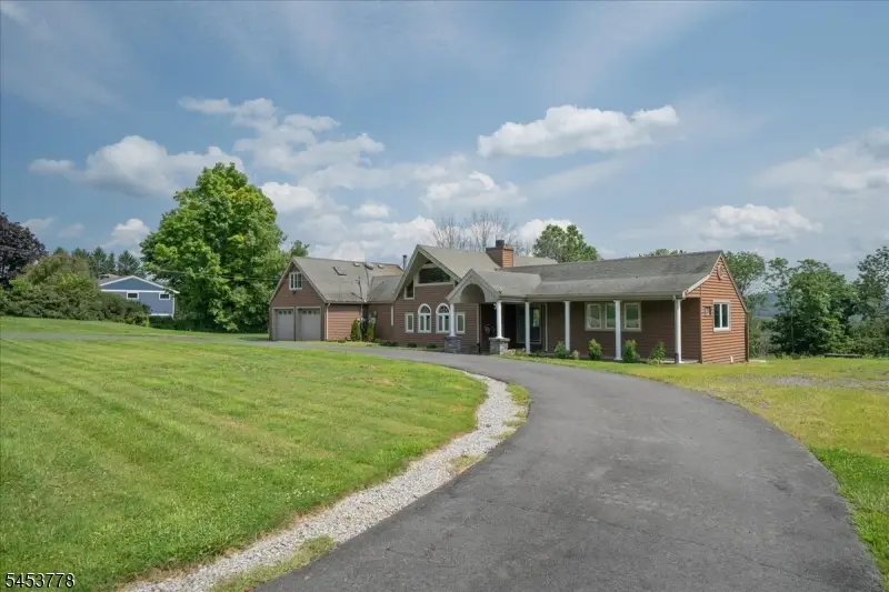 11 Summit Dr, Frankford, NJ 07826 - #1