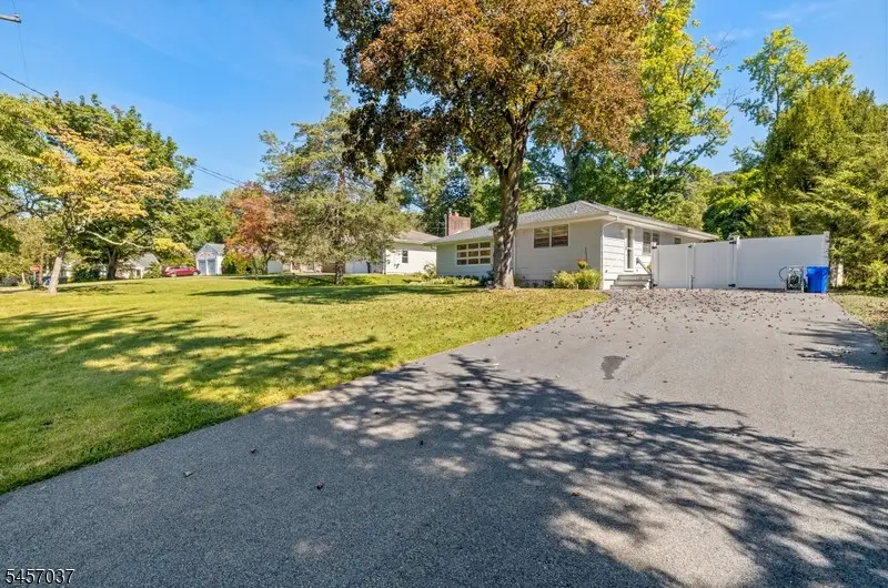1015 Lakeview Dr, Bridgewater, NJ 07920 - #3