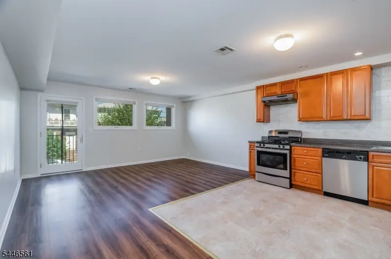 148 Oakwood Ave, Cliffside Park, NJ 07010 - #2