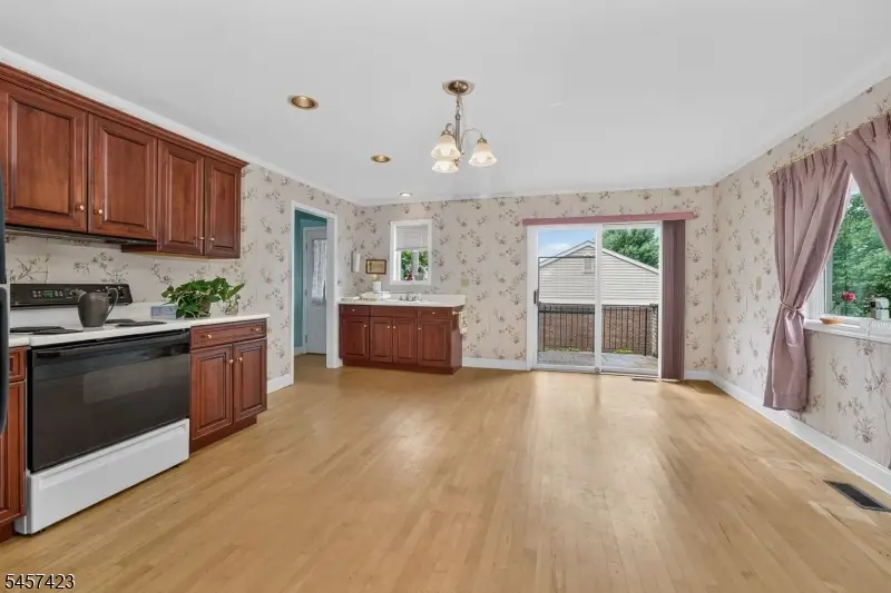 9 Woods Edge Ct, White, NJ 07823 - #3