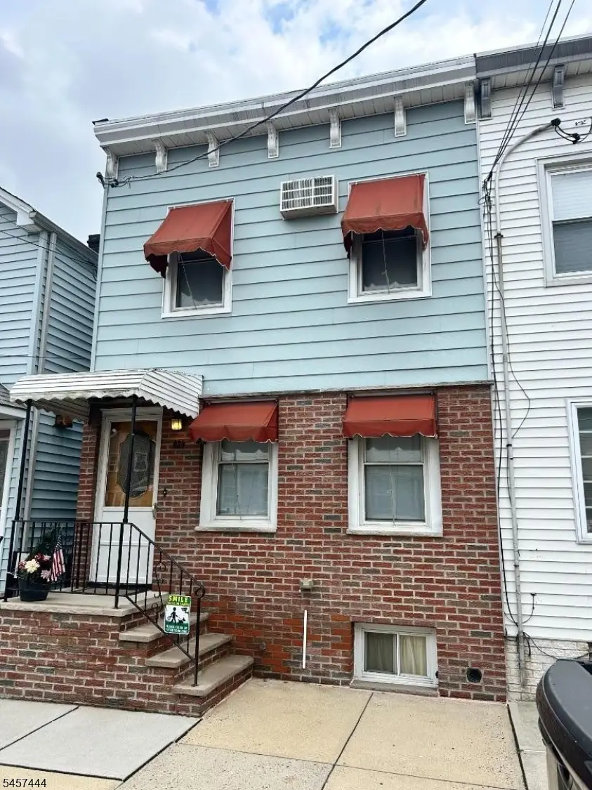 63 1/2 Garrison St, Newark, NJ 07105 - #1