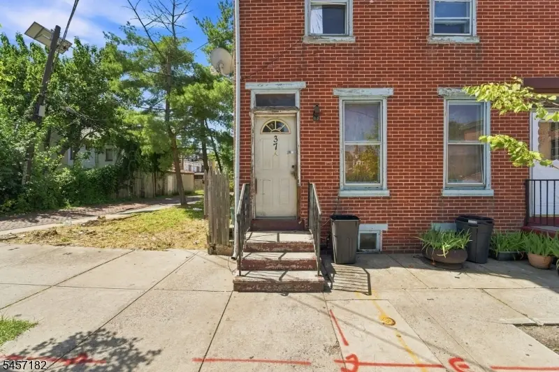 37 N Stockton St, Trenton, NJ 08618 - #2