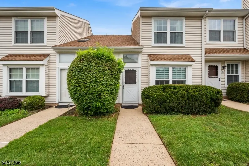 11 Canterbury Cir, Franklin, NJ 08873 - #2