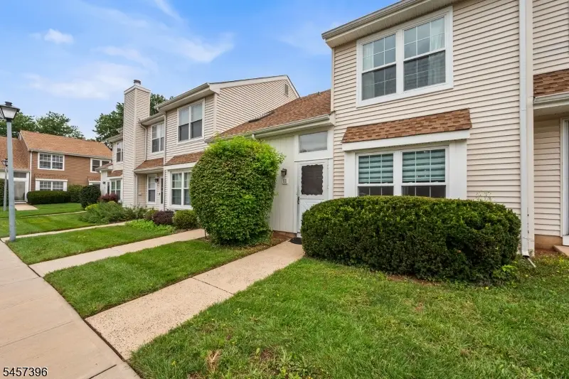 11 Canterbury Cir, Franklin, NJ 08873 - #3
