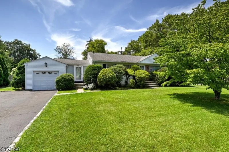 271 Summit Rd, Mountainside, NJ 07092 - #2