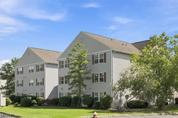 64 Dayton Ct #104, Independence Twp., NJ 07840