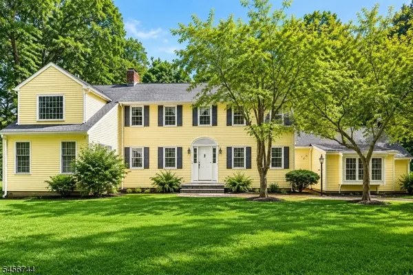3 Orchard Rd, Kinnelon Boro, NJ 07405
