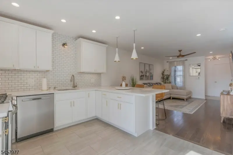 416 Willow Ct, Raritan, NJ 08822 - #3