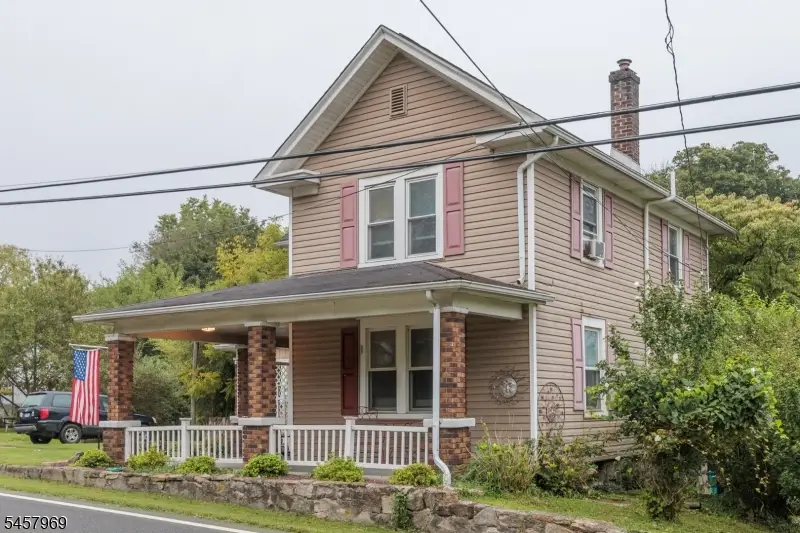 687 Riegelsville Rd, Holland, NJ 08848 - #1