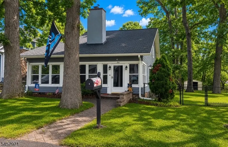 4 Birch Ln, Rainbow Lakes, NJ 07834 - #1