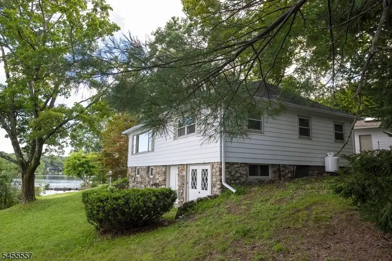 28 Laketop Dr, Hampton, NJ 07860 - #2