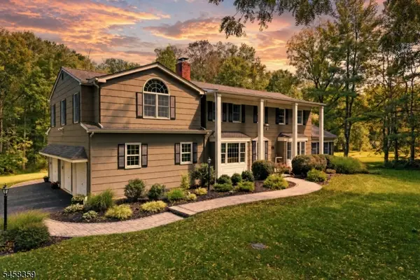 74 Grayrock Rd, Clinton Twp., NJ 08809