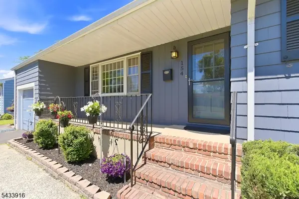 154 Mulberry Ln, Middlesex Boro, NJ 08854