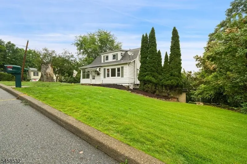 62 Vreeland Ave, Bloomingdale, NJ 07403 - #1