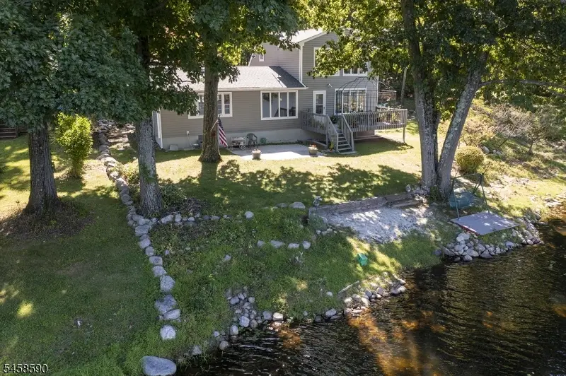 915 Plymouth Lake Dr, Stillwater, NJ 07860 - #1