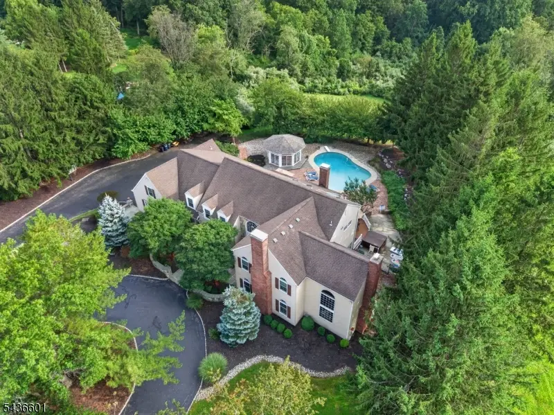 5 Pine Pl, Clinton, NJ 08801 - #1