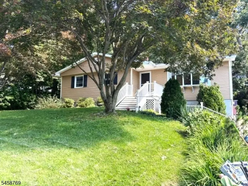 30 Woodlawn Ter, Lake Hopatcong, NJ 07849 - #1