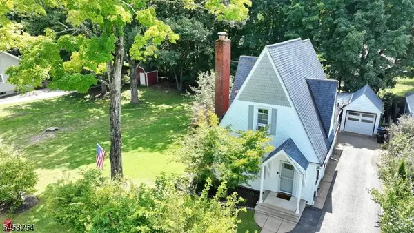 29 Silver Birch Ave, Oakland Boro, NJ 07436