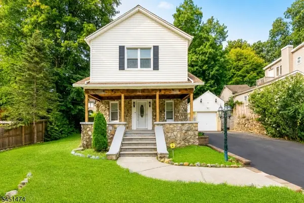 20 Shawnee Rd, Hopatcong Boro, NJ 07843