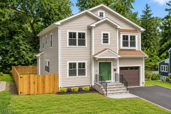 14 Holmes Oval, New Providence Boro, NJ 07974