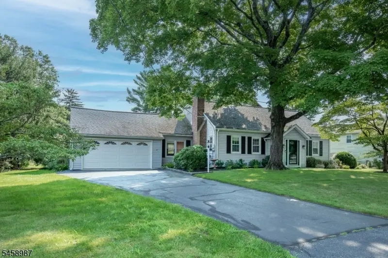 25 Fairview Dr E, Bernards, NJ 07920 - #1