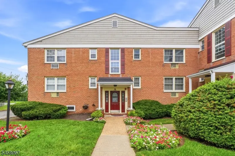 605 Grove St #8, Clifton, NJ 07013 - #1