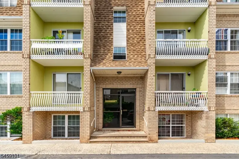272 Walnut St #5D, Newark, NJ 07105 - #1