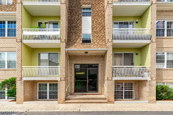 272 Walnut St #5D, Newark City, NJ 07105