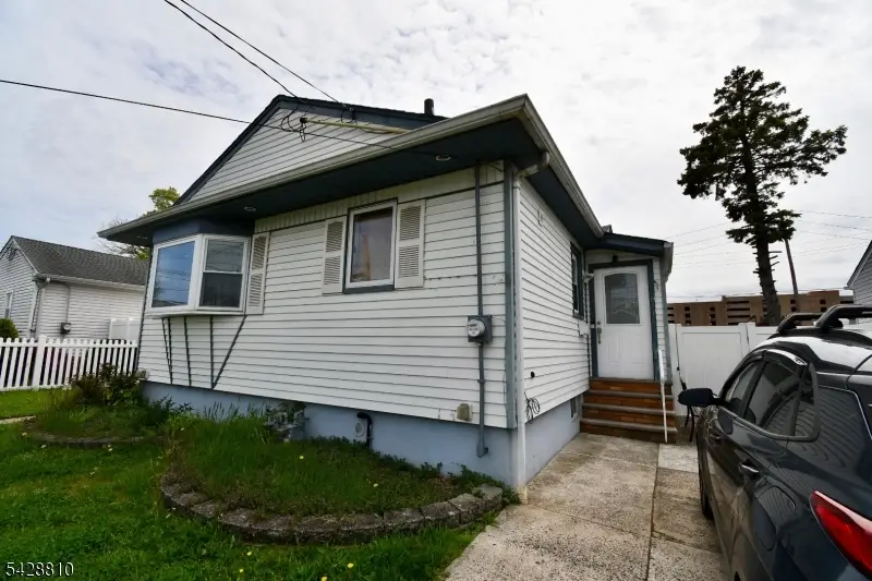 831 Smith St, Linden, NJ 07036 - #1