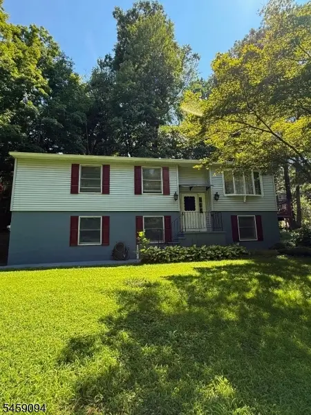 52 Scenic Dr, Vernon Twp., NJ 07419