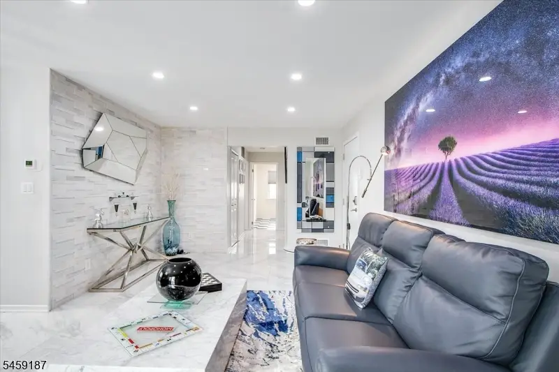 825 Riverside Ave #B202, Lyndhurst, NJ 07071 - #3