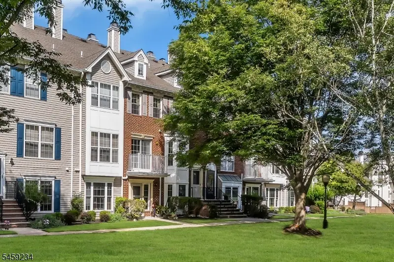 709 Dunn Cir, Bradley Gardens, NJ 08807 - #1
