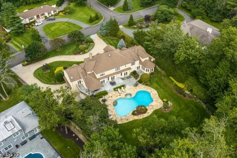 25 Notch Hill Dr, Livingston, NJ 07039 - #2