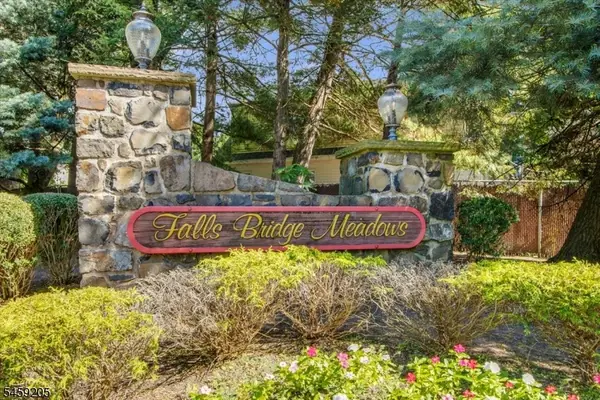 62 Falls Bridge Dr #62, Totowa Boro, NJ 07512