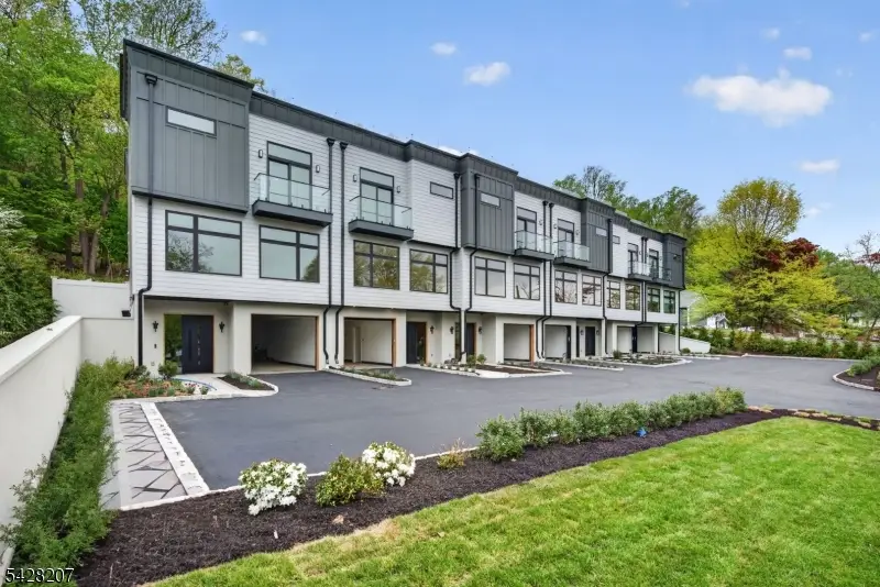522 Valley Rd #3, Clifton, NJ 07013 - #2