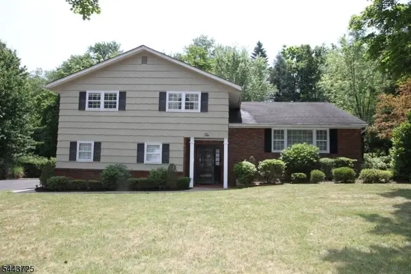 10 Bayberry Dr, Montvale Boro, NJ 07645