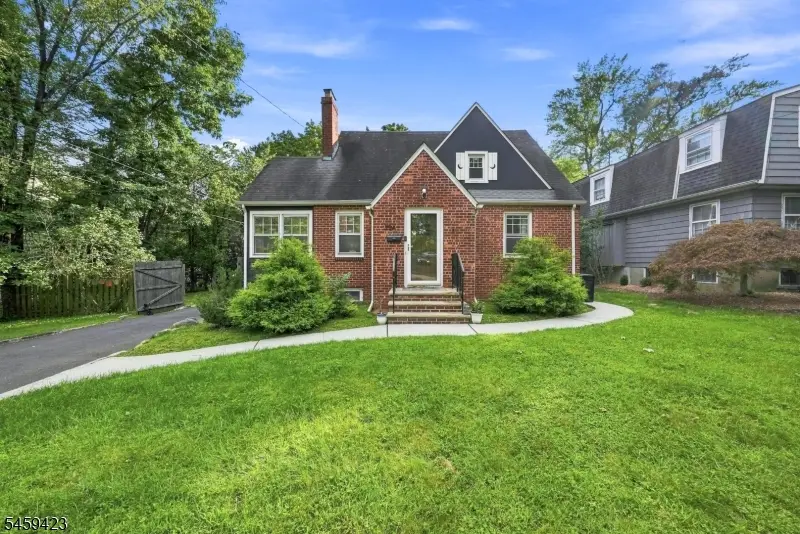 724 Eagle Rock Ave, Pleasantdale, NJ 07052 - #1