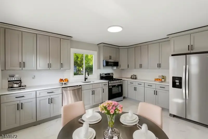 26 W 2nd St, Florence, NJ 08518 - #1