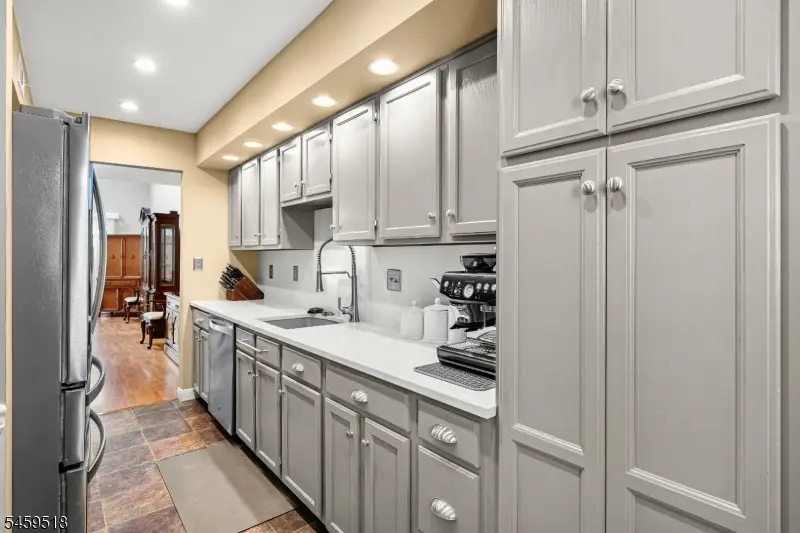 8 Delaware Ln, Branchburg, NJ 08876 - #3