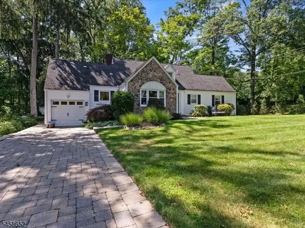 48 Lakeview Dr, Morris Plains Boro, NJ 07950