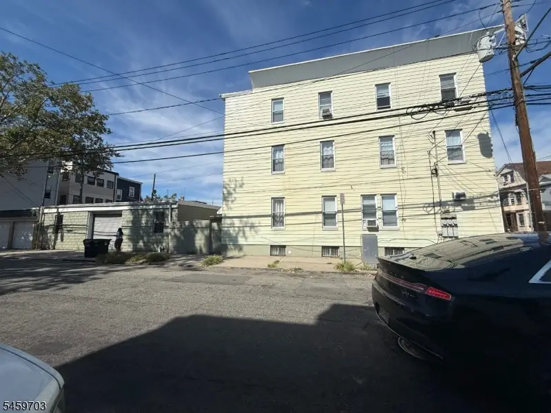 382 Walnut St #3, Newark, NJ 07105 - #3