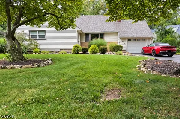 456 Bayberry Ln, Mountainside Boro, NJ 07092