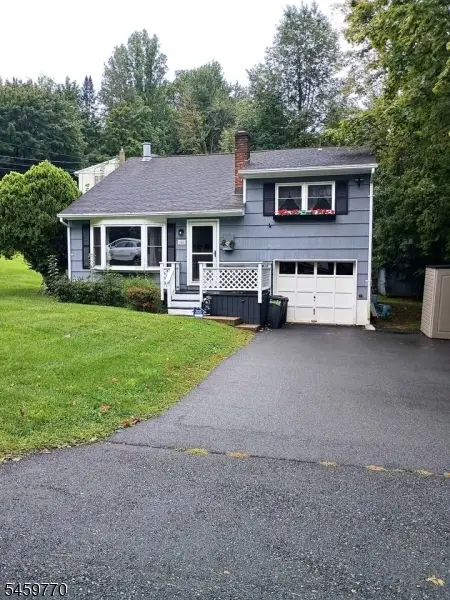 4 Adams Dr, Ogdensburg, NJ 07439 - #1