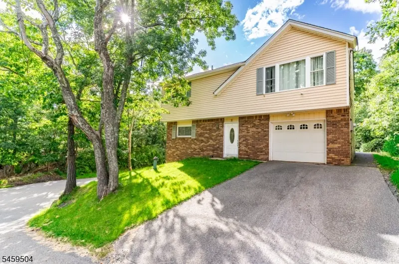 8 Rollins Trl, Hopatcong, NJ 07843 - #2