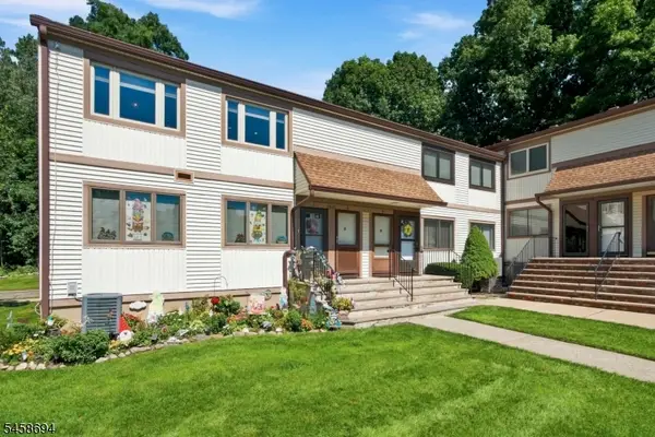 1901B Stonegate Ln #B, Stanhope Boro, NJ 07874